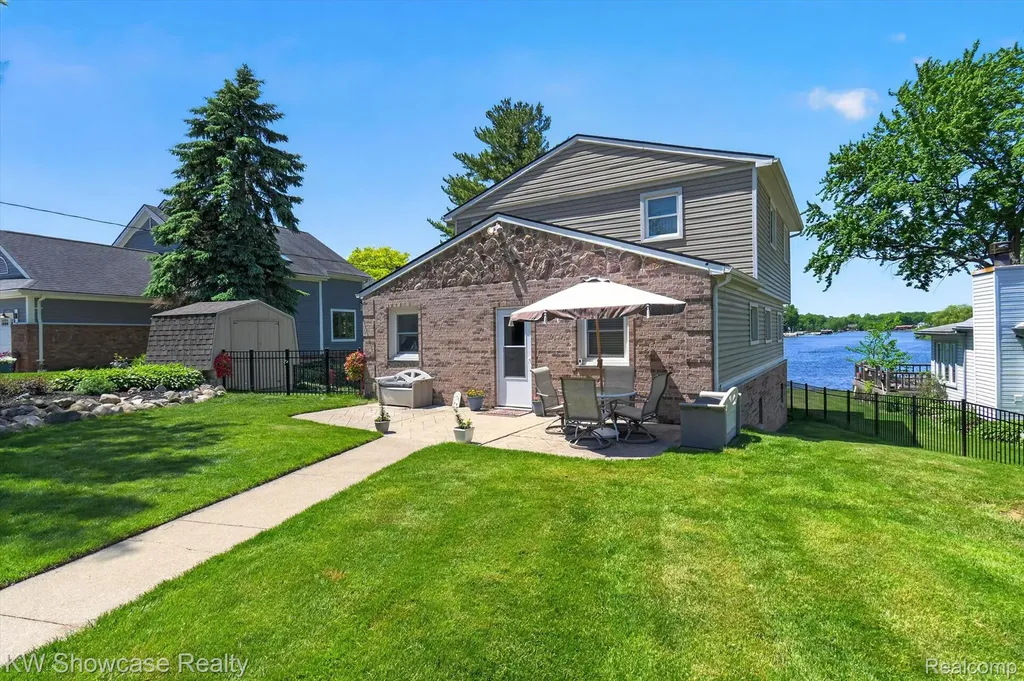 3415 Highland Boulevard Highland Charter Township MI 48356