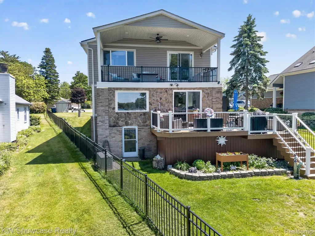 3415 Highland Boulevard Highland Charter Township MI 48356