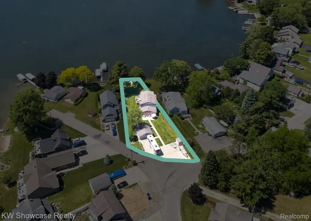3415 Highland Boulevard Highland Charter Township MI 48356