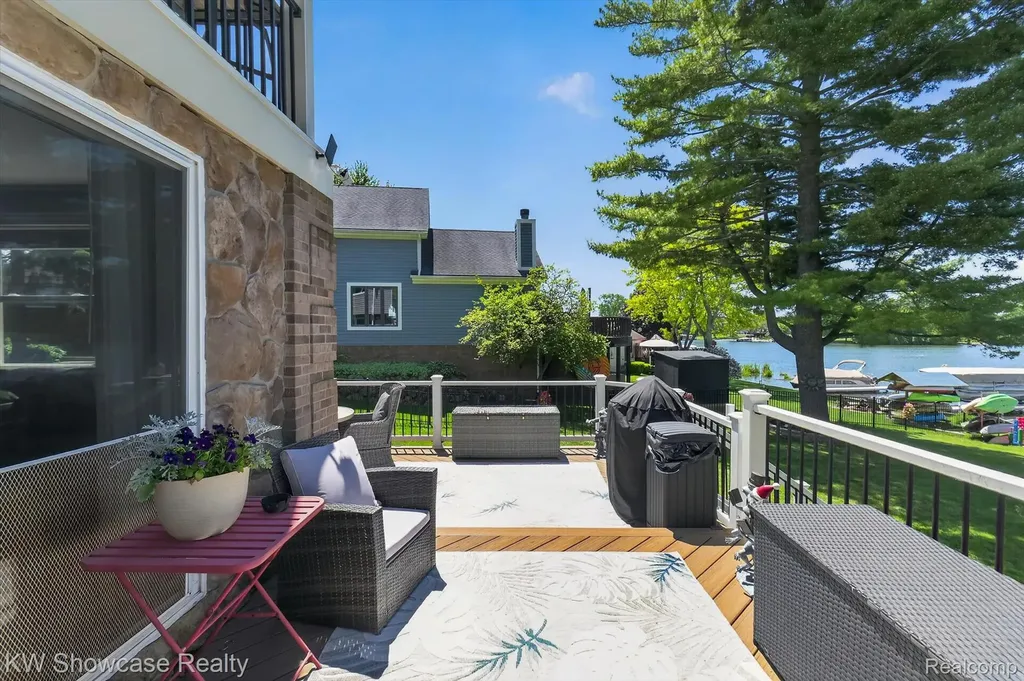 3415 Highland Boulevard Highland Charter Township MI 48356