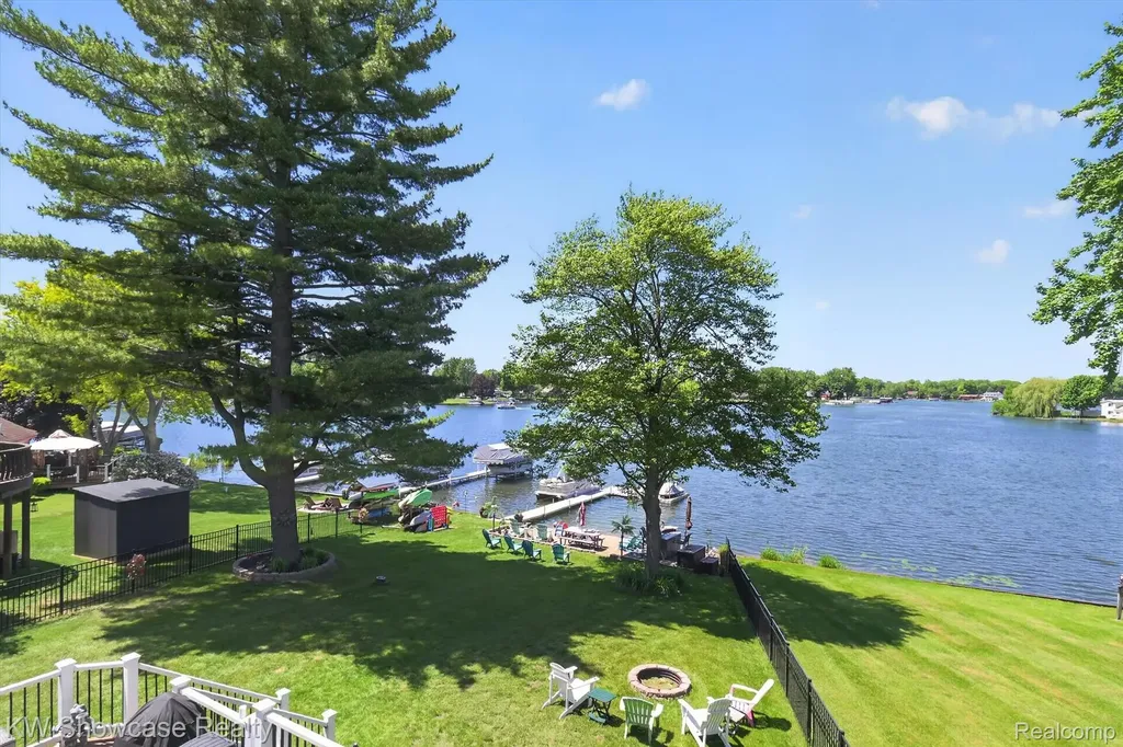 3415 Highland Boulevard Highland Charter Township MI 48356