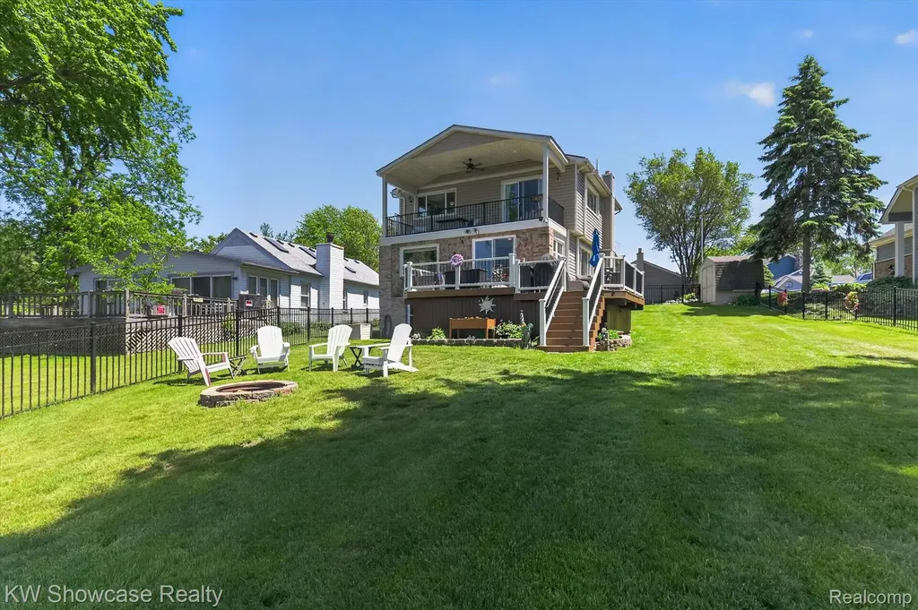 3415 Highland Boulevard Highland Charter Township MI 48356