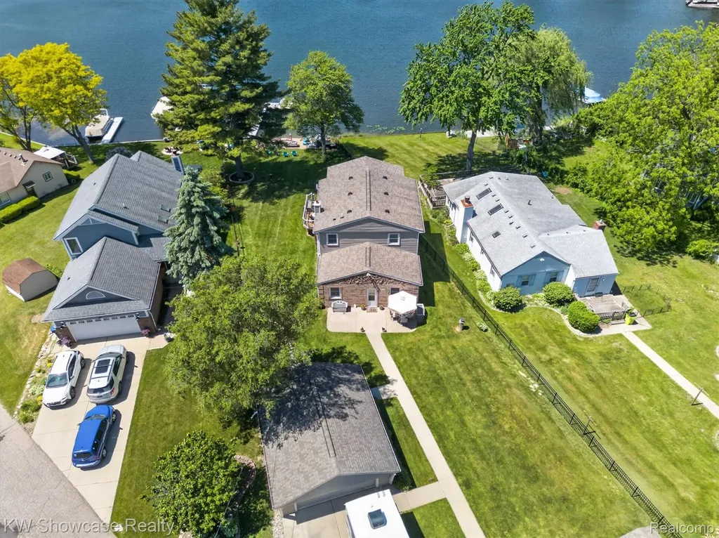3415 Highland Boulevard Highland Charter Township MI 48356