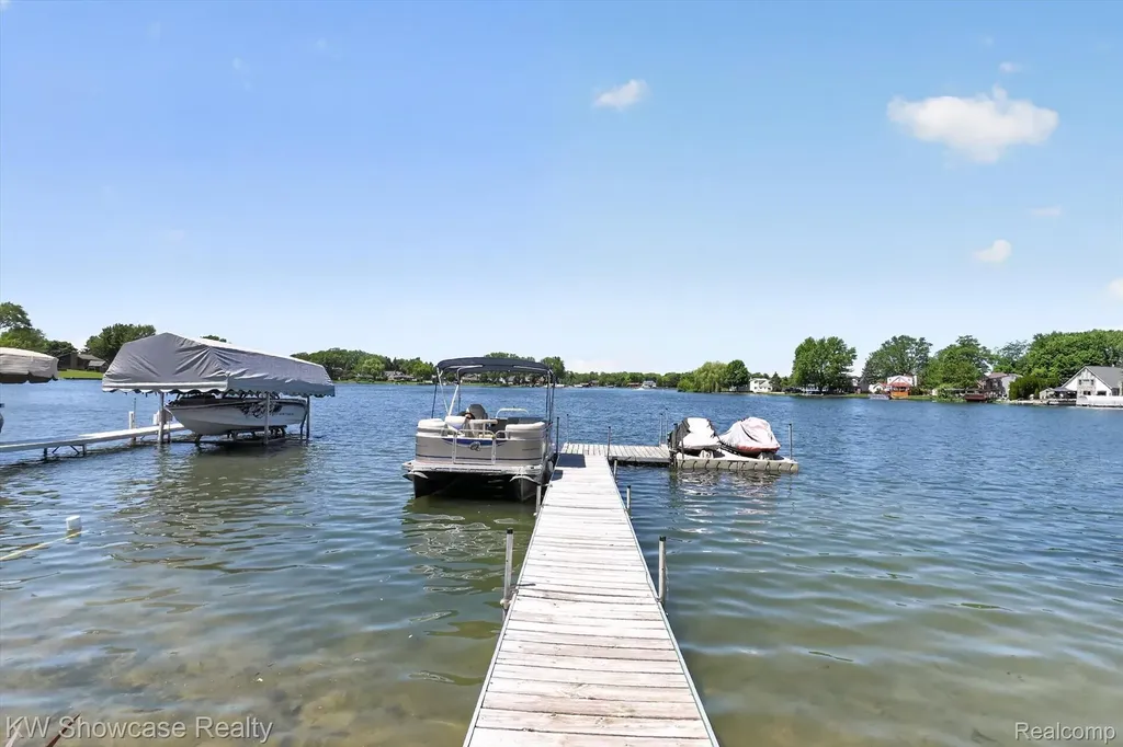 3415 Highland Boulevard Highland Charter Township MI 48356
