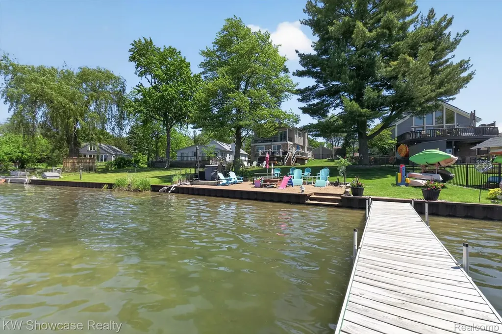 3415 Highland Boulevard Highland Charter Township MI 48356