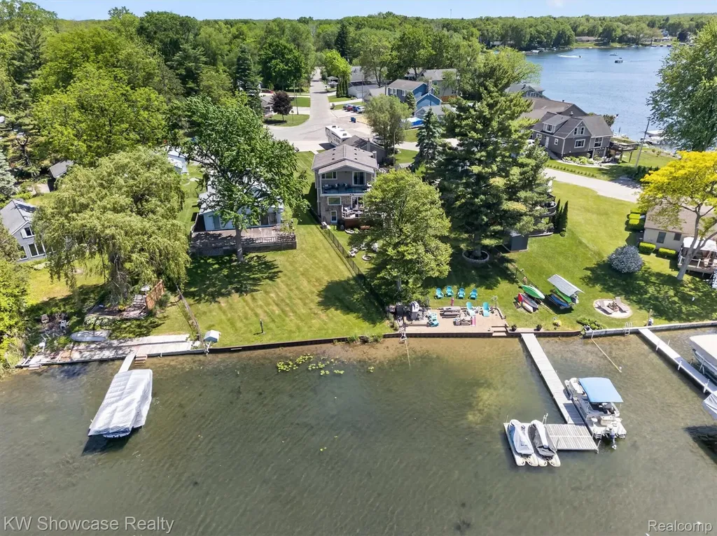 3415 Highland Boulevard Highland Charter Township MI 48356