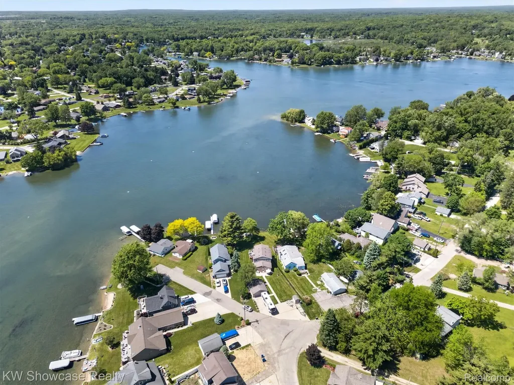 3415 Highland Boulevard Highland Charter Township MI 48356