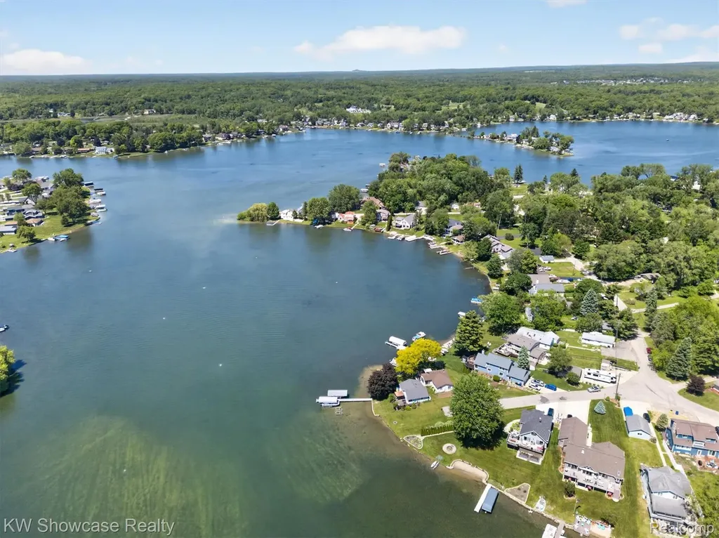3415 Highland Boulevard Highland Charter Township MI 48356