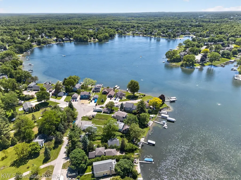 3415 Highland Boulevard Highland Charter Township MI 48356