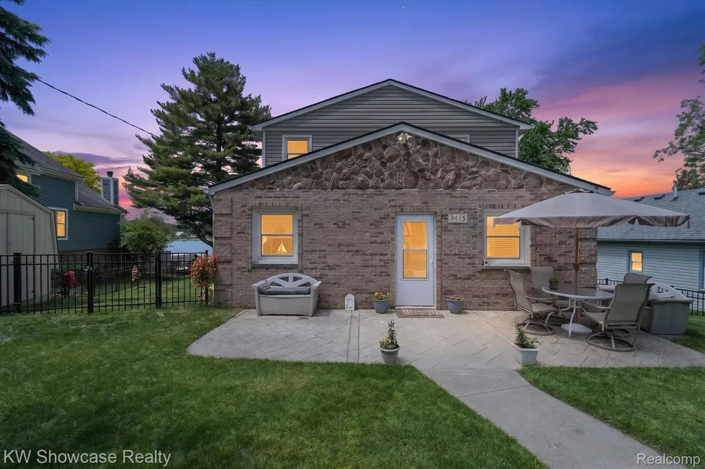 3415 Highland Boulevard Highland Charter Township MI 48356