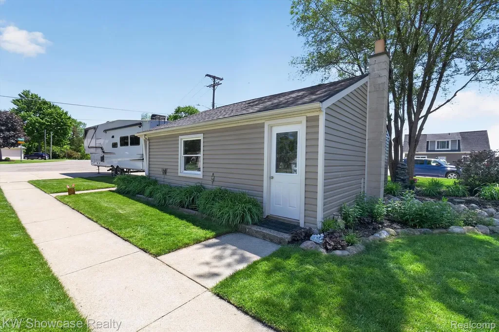 3415 Highland Boulevard Highland Charter Township MI 48356