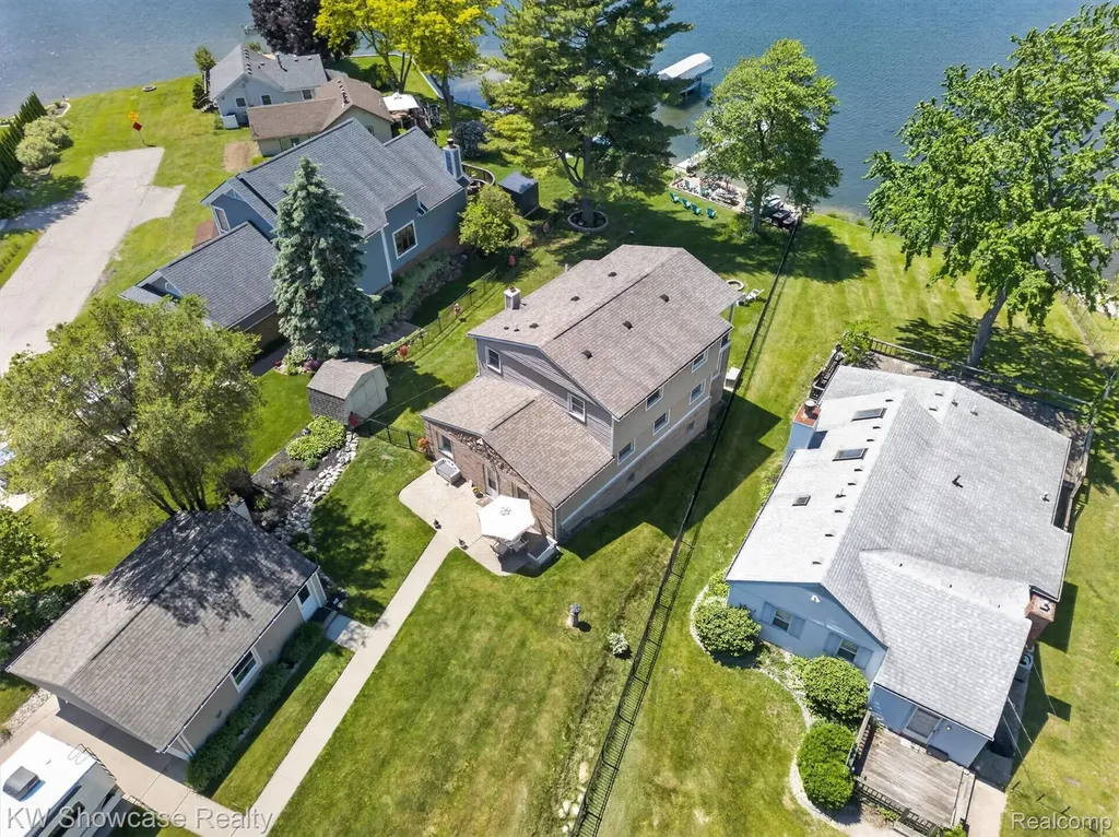 3415 Highland Boulevard Highland Charter Township MI 48356