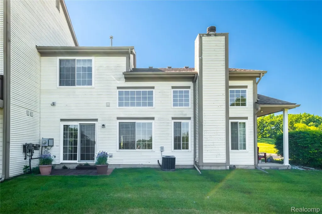 243 Oak Ridge Drive Pontiac City MI 48341