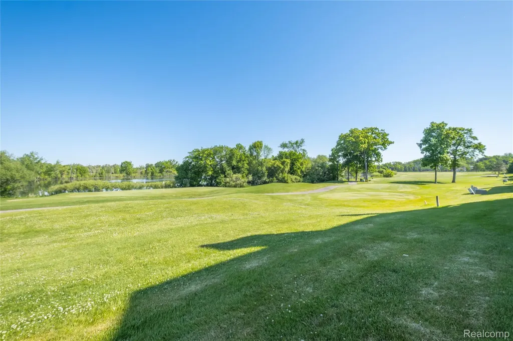 243 Oak Ridge Drive Pontiac City MI 48341