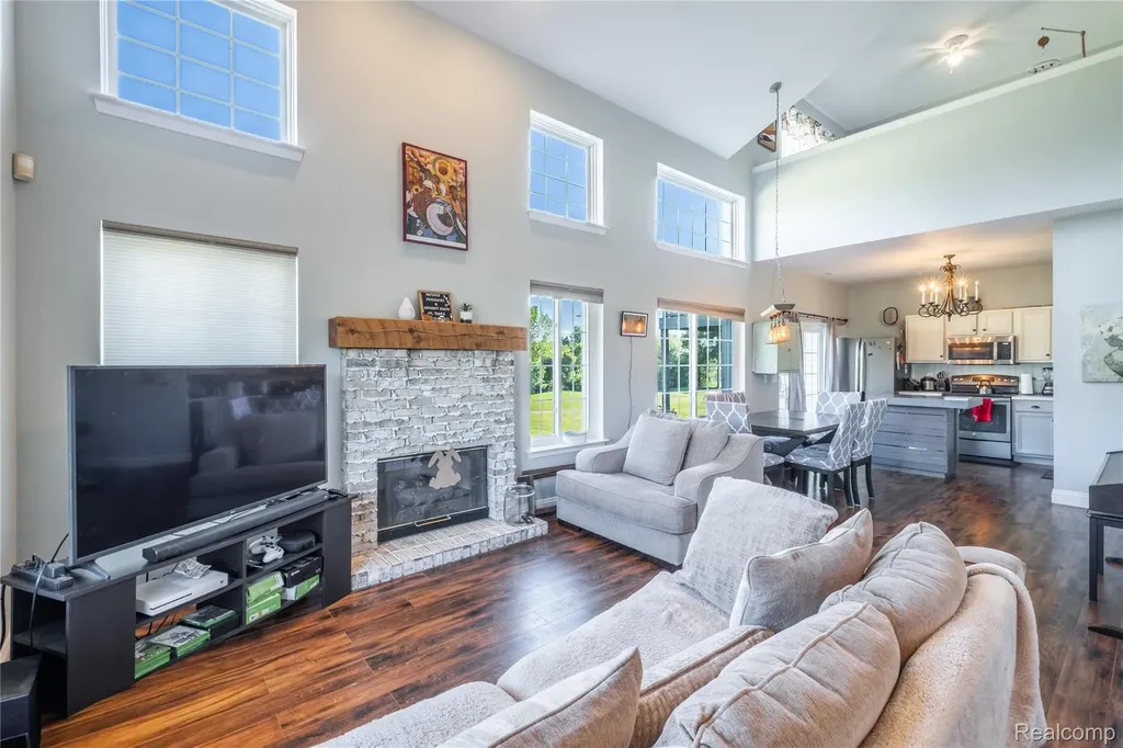 243 Oak Ridge Drive Pontiac City MI 48341