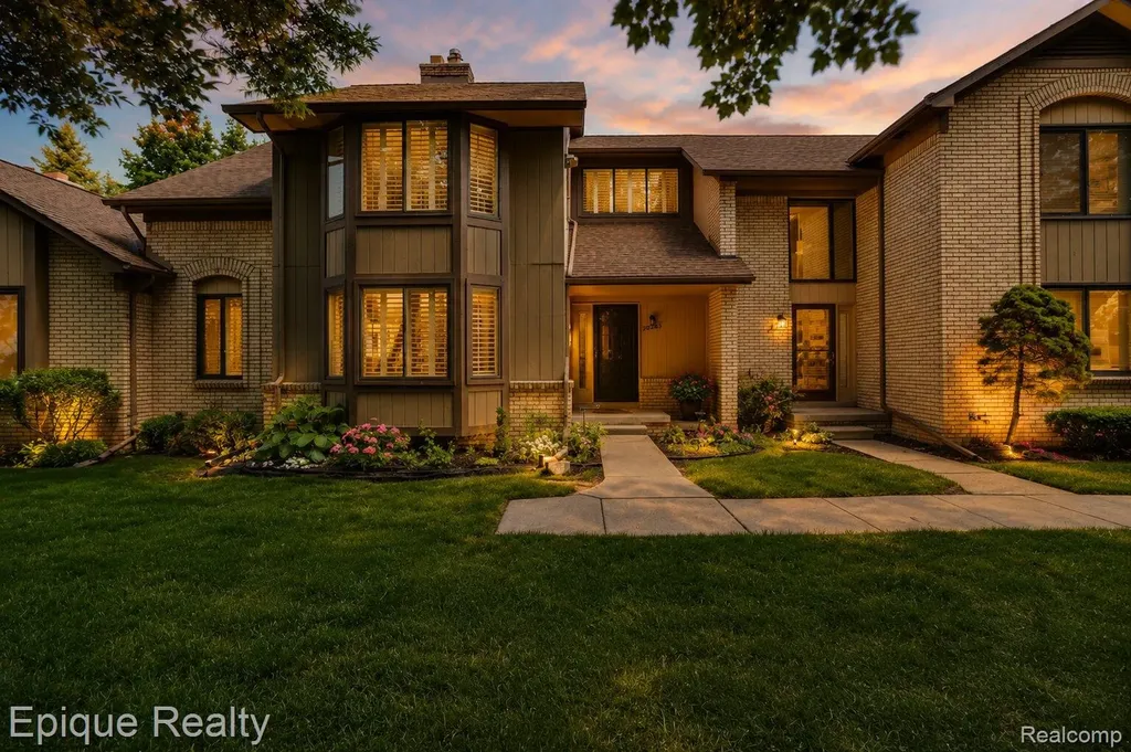 20485 Villa Grande Circle Clinton Charter Township MI 48038