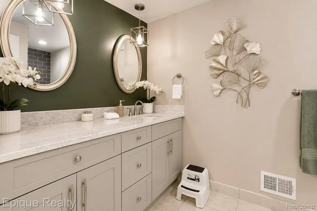 20485 Villa Grande Circle Clinton Charter Township MI 48038