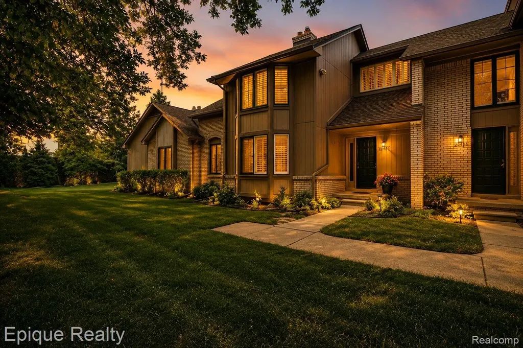 20485 Villa Grande Circle Clinton Charter Township MI 48038