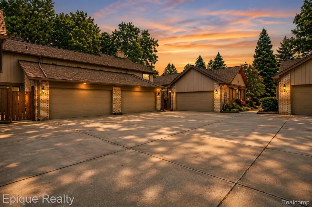 20485 Villa Grande Circle Clinton Charter Township MI 48038