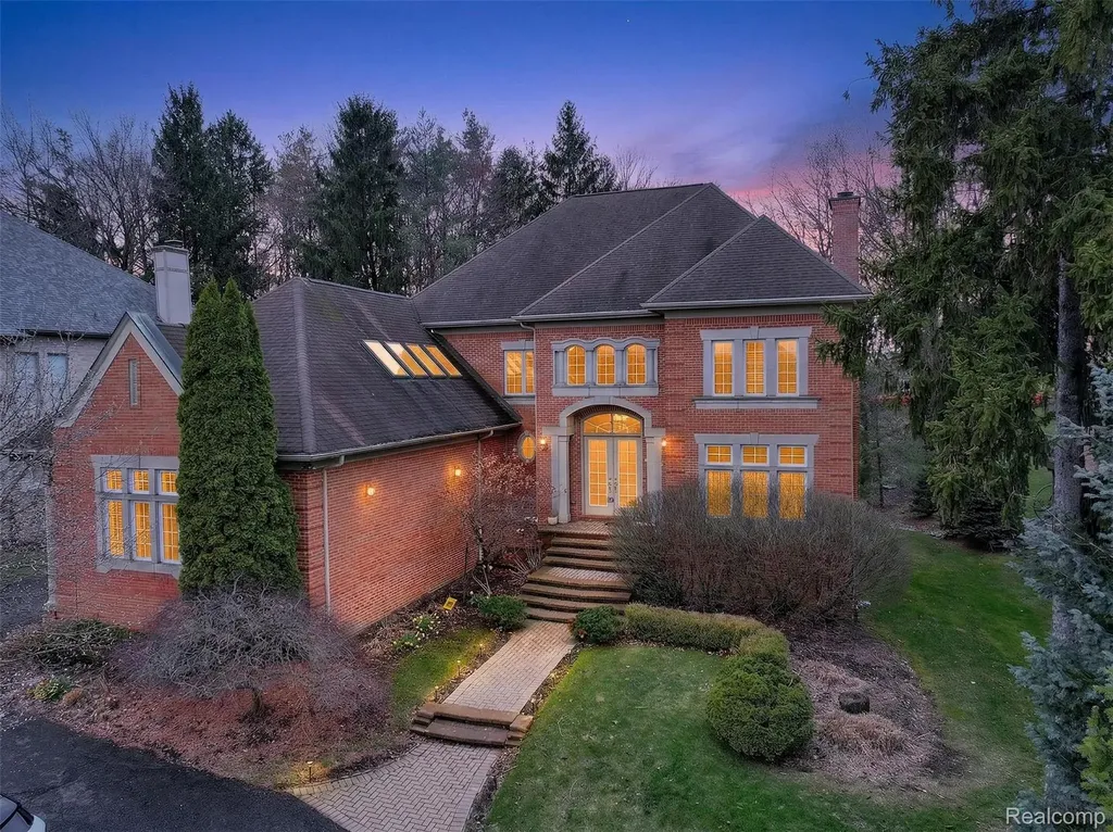 6620 Minnow Pond Drive West Bloomfield Charter Township MI 48322
