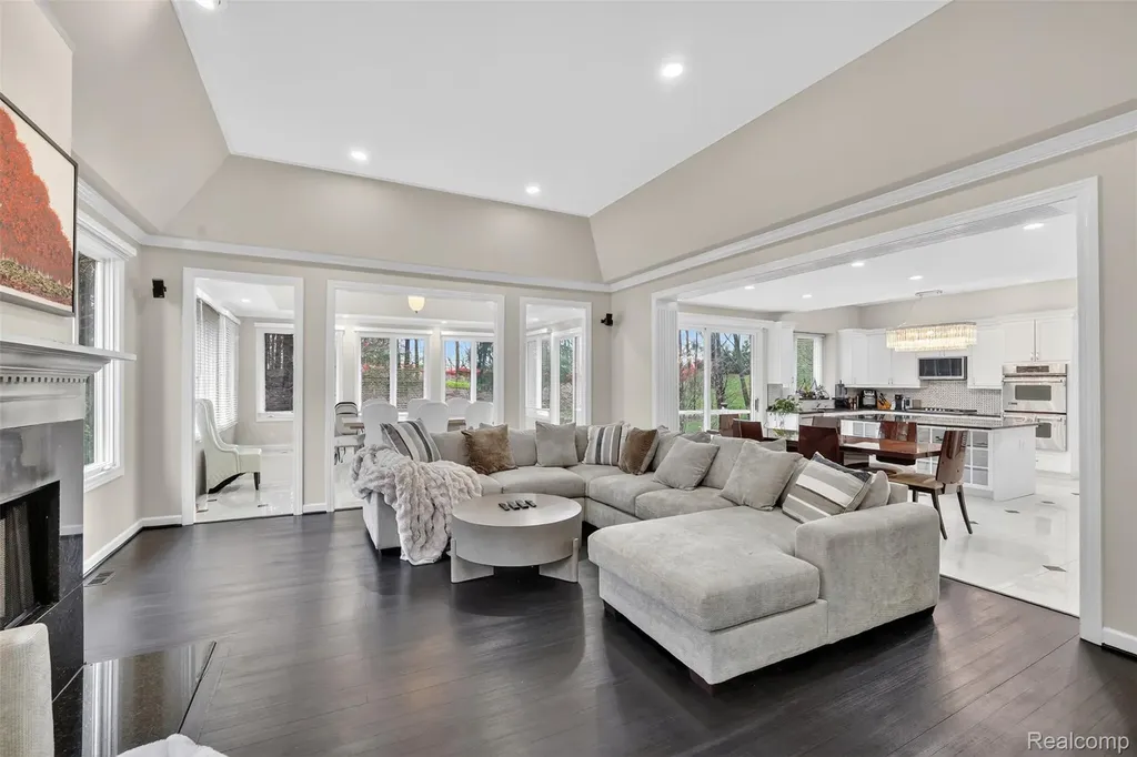 6620 Minnow Pond Drive West Bloomfield Charter Township MI 48322