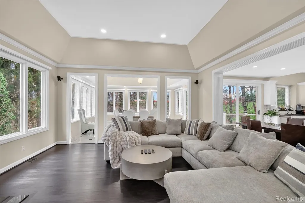 6620 Minnow Pond Drive West Bloomfield Charter Township MI 48322