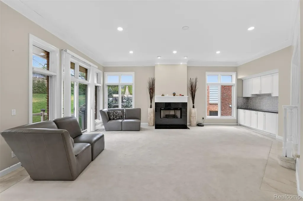 6620 Minnow Pond Drive West Bloomfield Charter Township MI 48322