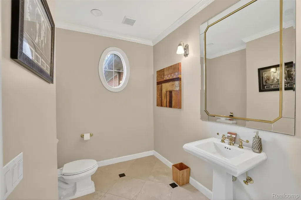 6620 Minnow Pond Drive West Bloomfield Charter Township MI 48322