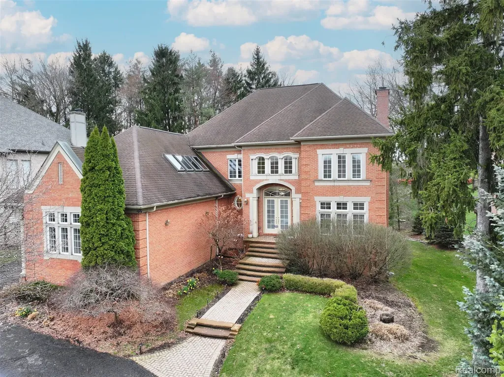 6620 Minnow Pond Drive West Bloomfield Charter Township MI 48322