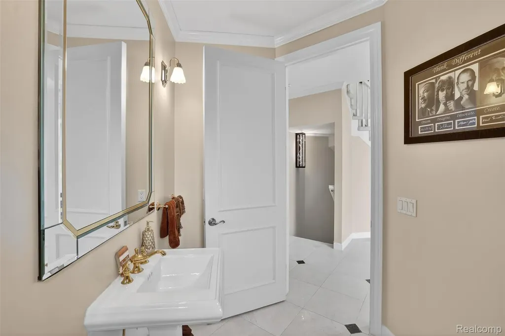6620 Minnow Pond Drive West Bloomfield Charter Township MI 48322