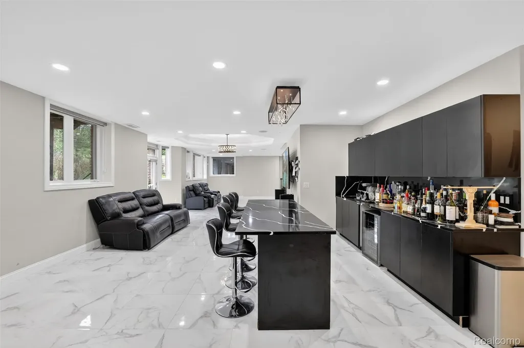 6620 Minnow Pond Drive West Bloomfield Charter Township MI 48322