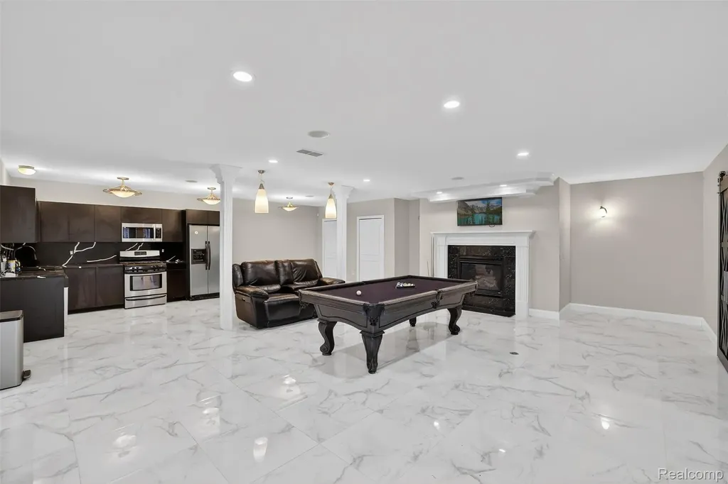 6620 Minnow Pond Drive West Bloomfield Charter Township MI 48322