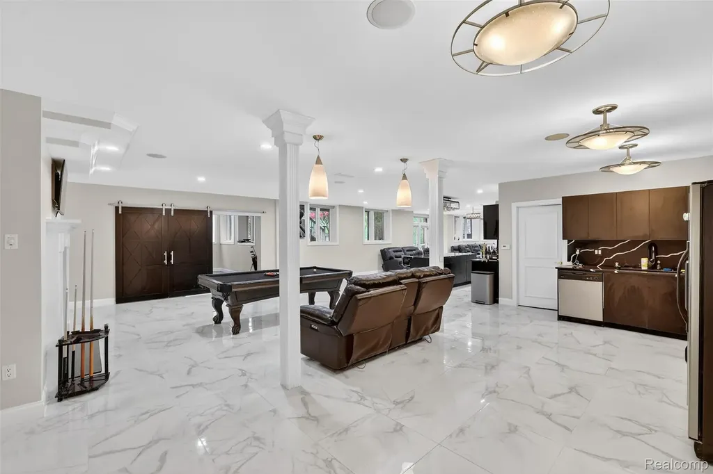 6620 Minnow Pond Drive West Bloomfield Charter Township MI 48322