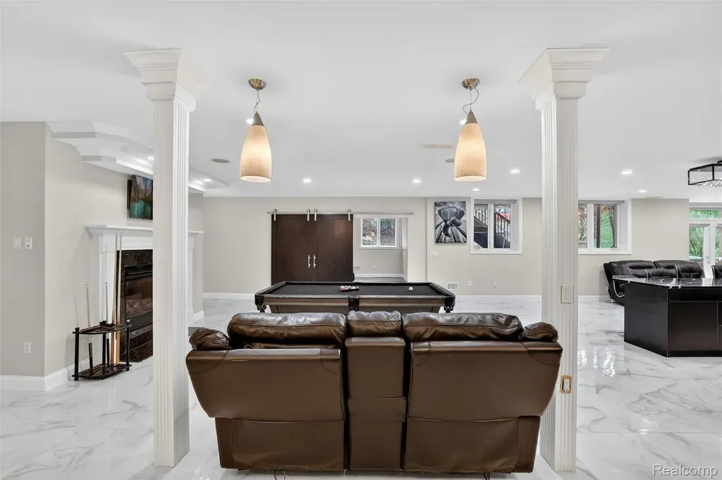 6620 Minnow Pond Drive West Bloomfield Charter Township MI 48322
