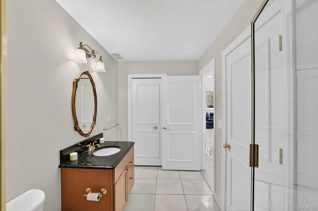 6620 Minnow Pond Drive West Bloomfield Charter Township MI 48322