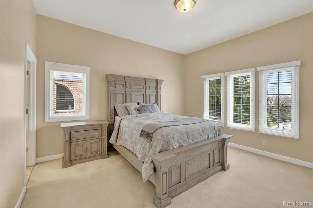 6620 Minnow Pond Drive West Bloomfield Charter Township MI 48322