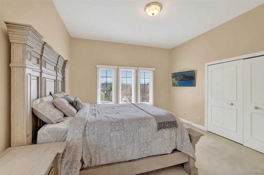 6620 Minnow Pond Drive West Bloomfield Charter Township MI 48322