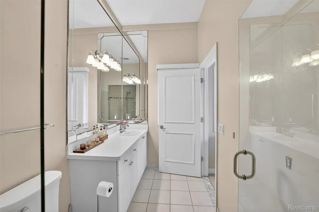 6620 Minnow Pond Drive West Bloomfield Charter Township MI 48322