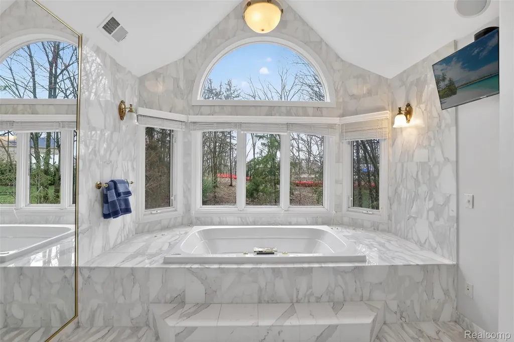 6620 Minnow Pond Drive West Bloomfield Charter Township MI 48322