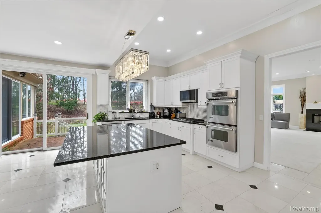 6620 Minnow Pond Drive West Bloomfield Charter Township MI 48322