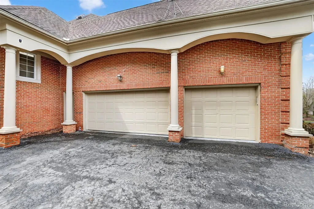 6620 Minnow Pond Drive West Bloomfield Charter Township MI 48322