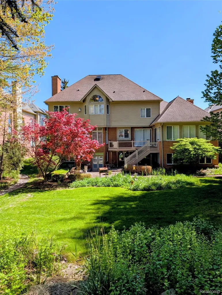 6620 Minnow Pond Drive West Bloomfield Charter Township MI 48322