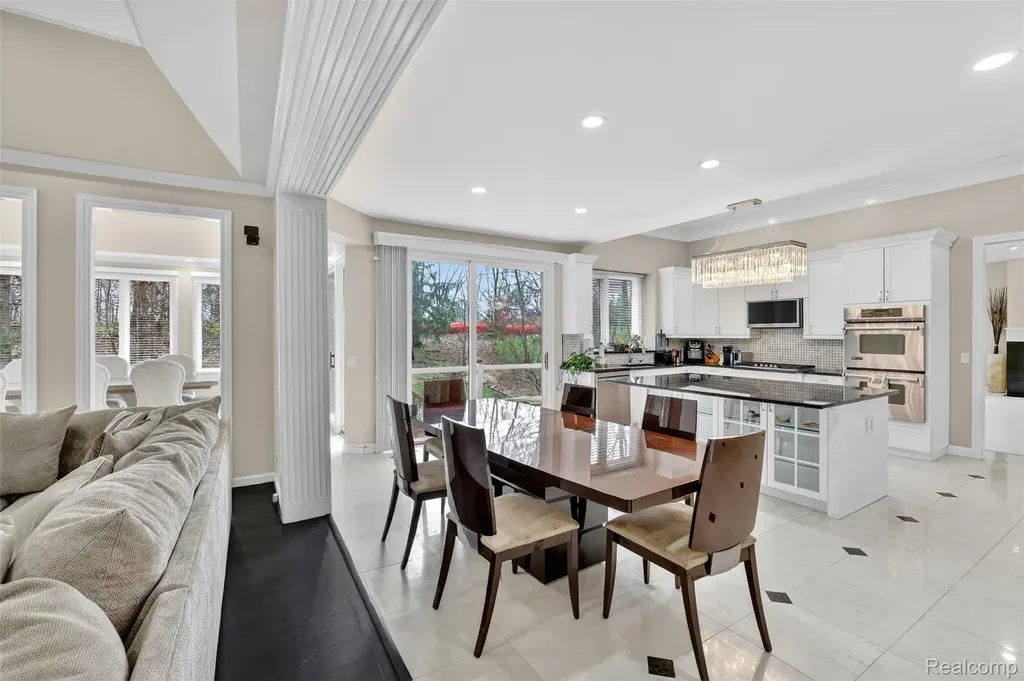 6620 Minnow Pond Drive West Bloomfield Charter Township MI 48322