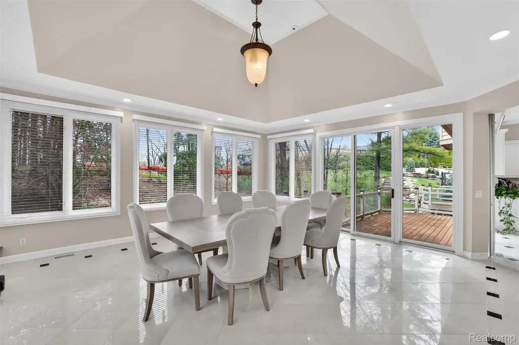 6620 Minnow Pond Drive West Bloomfield Charter Township MI 48322