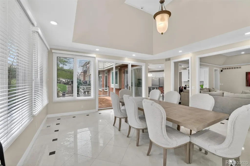 6620 Minnow Pond Drive West Bloomfield Charter Township MI 48322