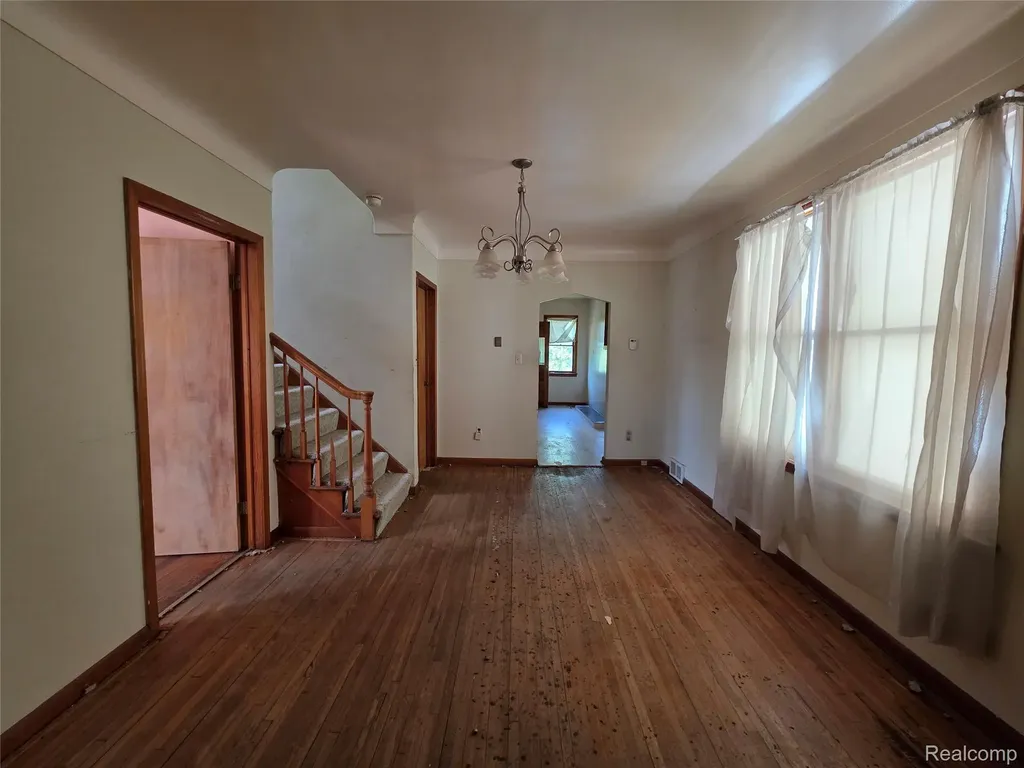 6081 Comstock Street Detroit City MI 48211