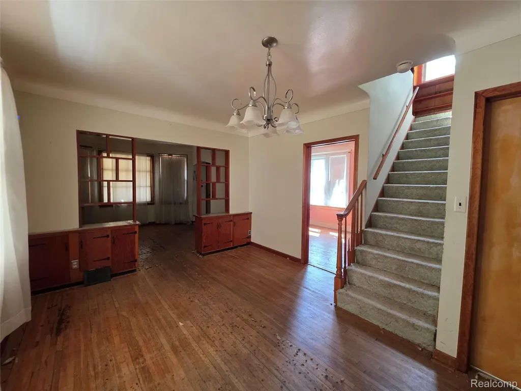 6081 Comstock Street Detroit City MI 48211