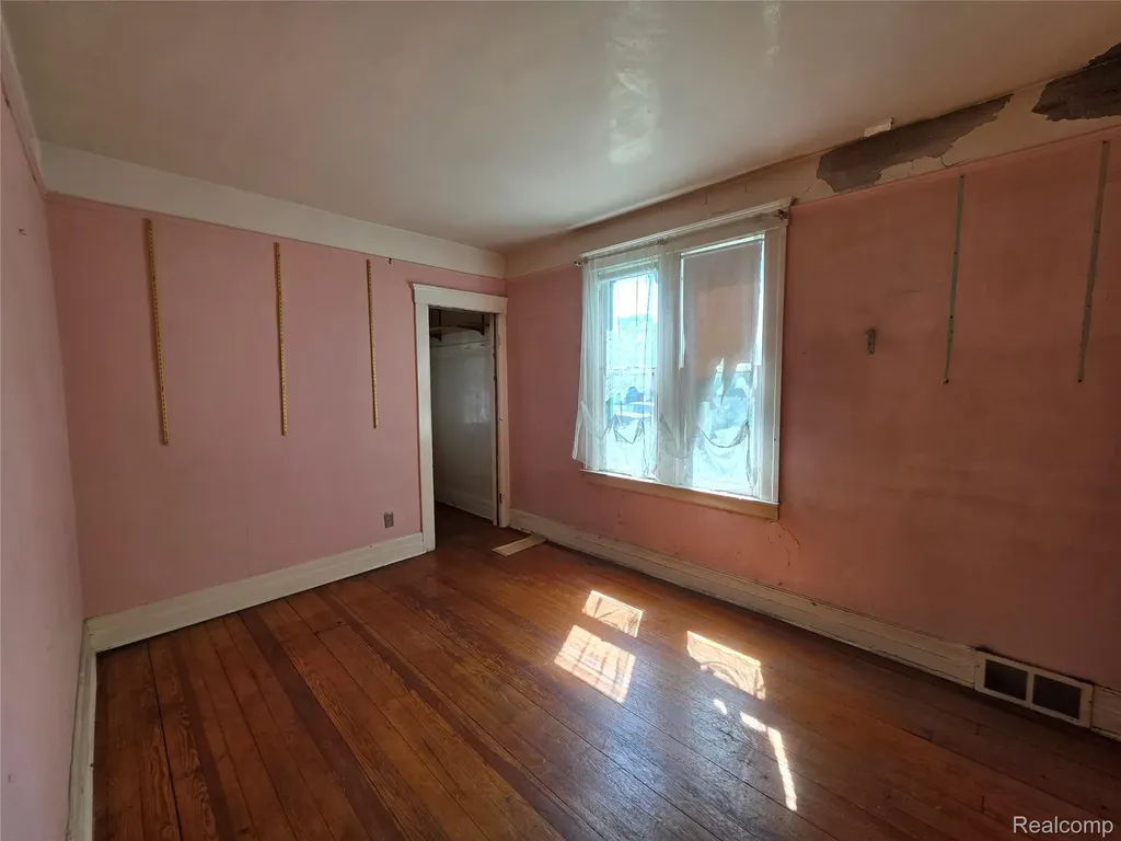 6081 Comstock Street Detroit City MI 48211