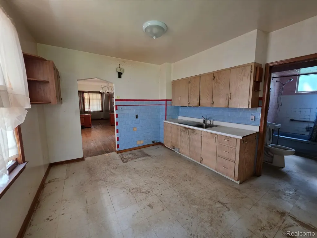 6081 Comstock Street Detroit City MI 48211