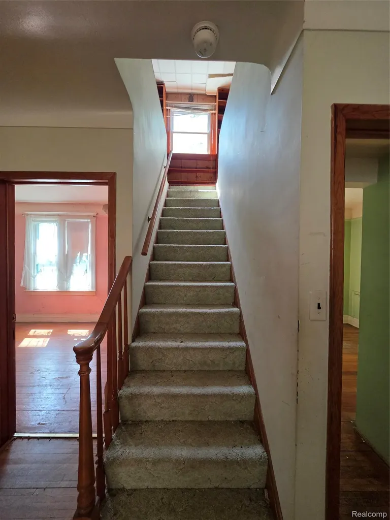 6081 Comstock Street Detroit City MI 48211